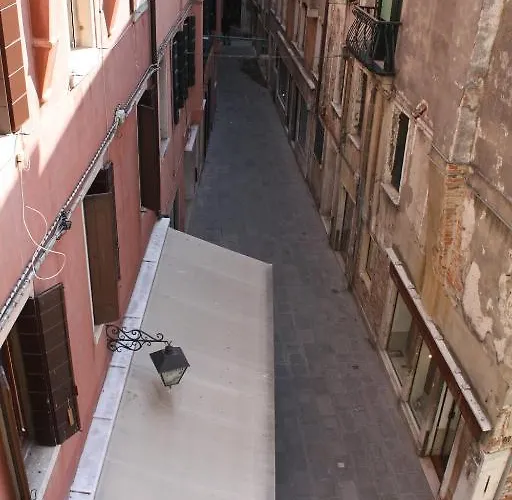 The Academy Hostel Venedik