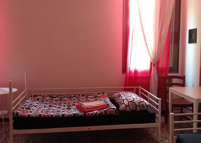 The Academy Albergue Veneza